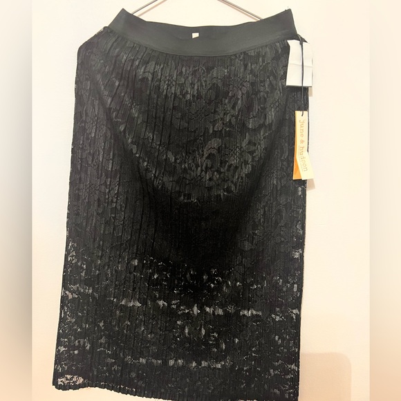 Exquisite women's net skirt from Nordstrom Rack. - Picture 2 of 5